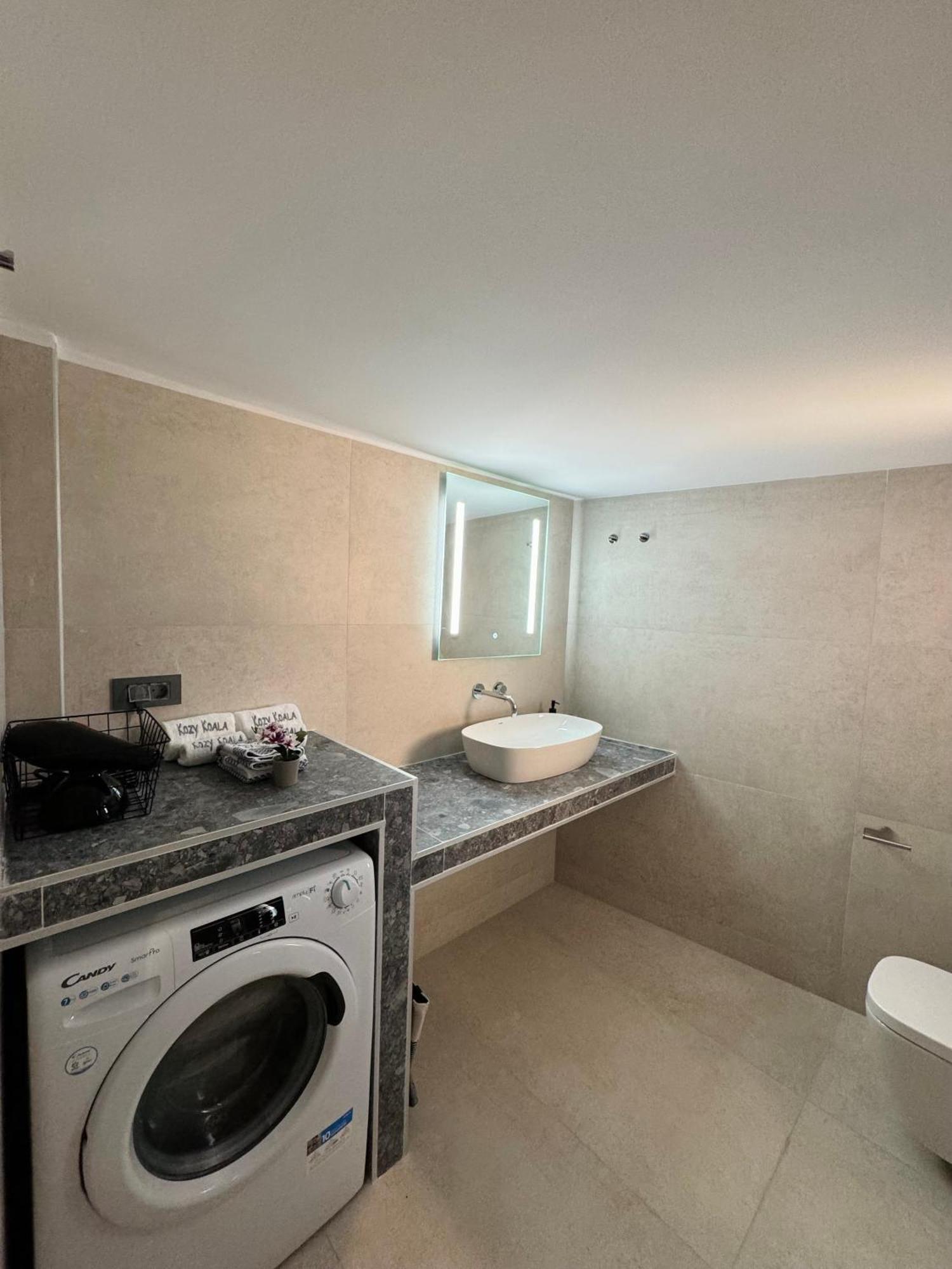 Spacious Apartment Near Monastiraki By Kozy Koala Атина Екстериор снимка