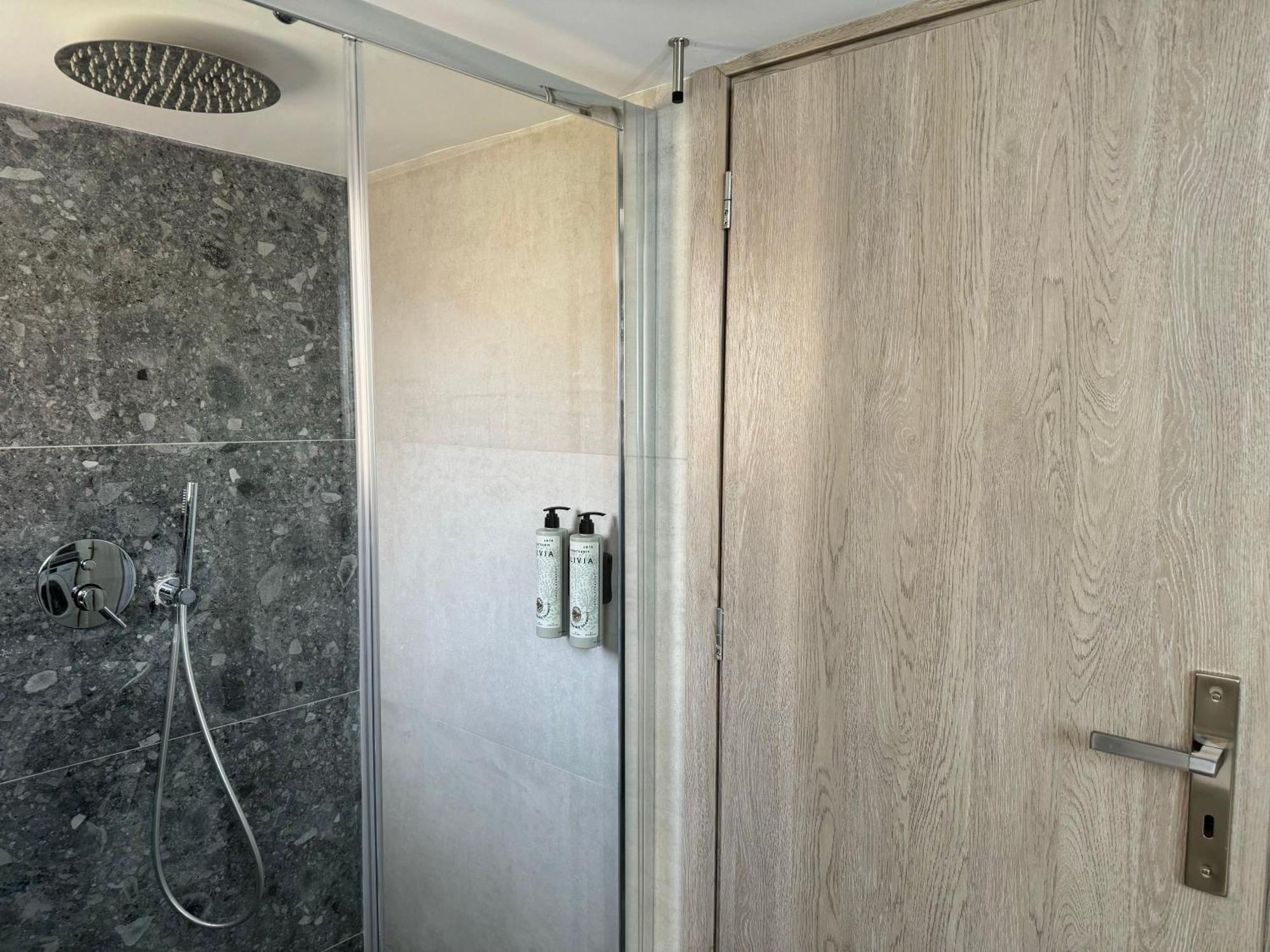 Spacious Apartment Near Monastiraki By Kozy Koala Атина Екстериор снимка